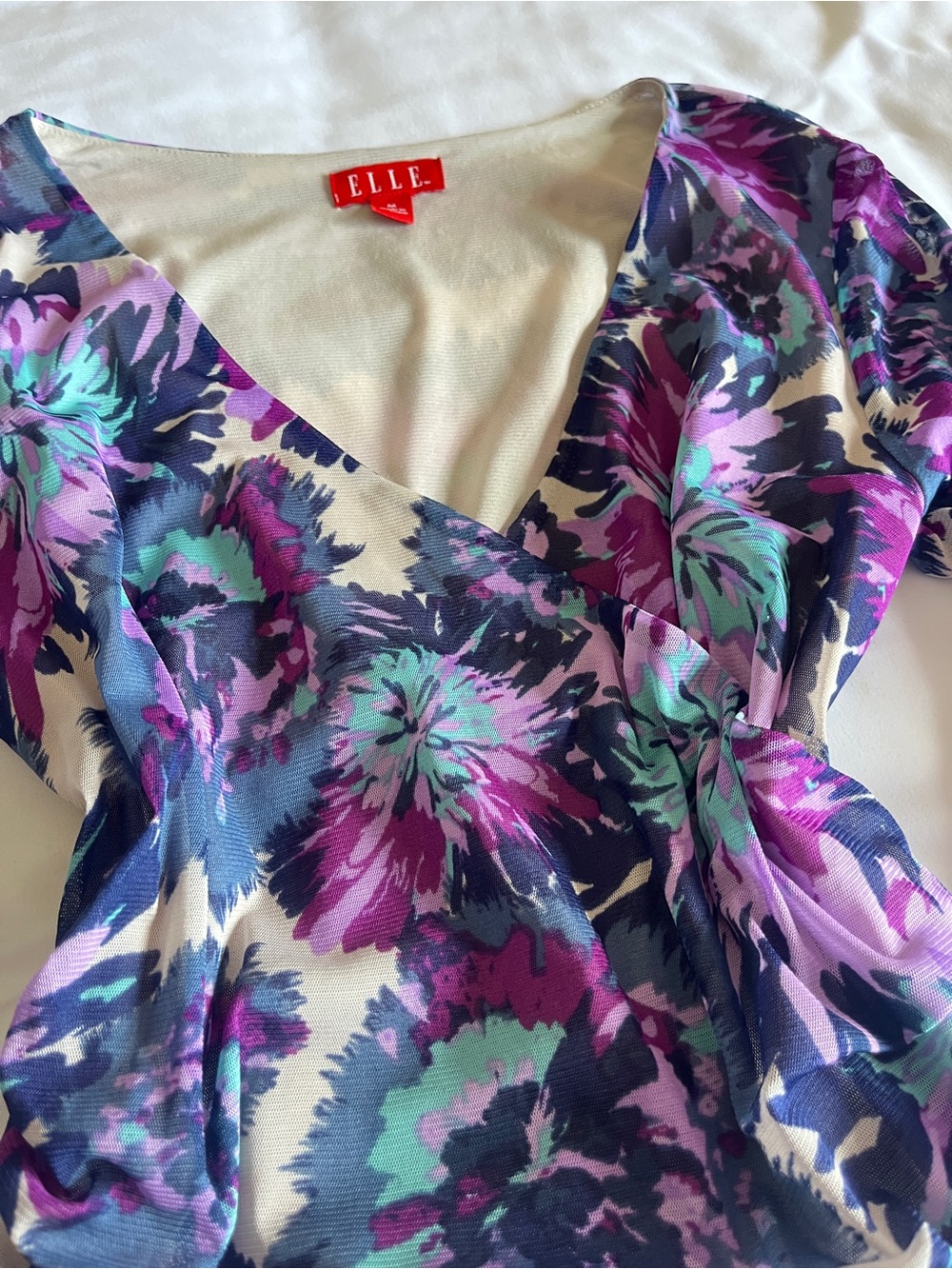 ELLE Size M Teal and Purple Floral Faux-Wrap V-Neck Ruched Top - Picture 3 of 16